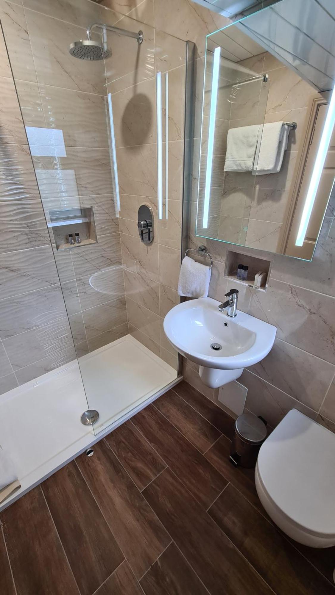 The Farnham Arms Hotel Cavan Eksteriør bilde